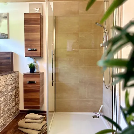 Alpen-apartment Mit Garten, Bergblick, Pool Und E-ladestation *